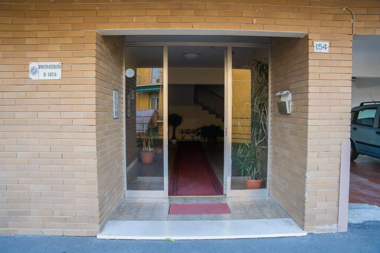 Casa Panorama: Seaview Retreat near Chiavari Center with Free Parking Apartment