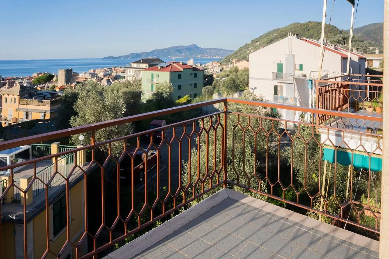 Casa Panorama: Seaview Retreat near Chiavari Center with Free Parking Apartment