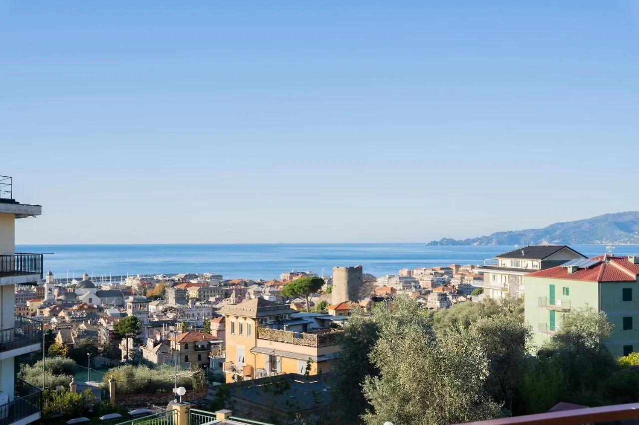 Casa Panorama: Seaview Retreat near Chiavari Center with Free Parking Apartment