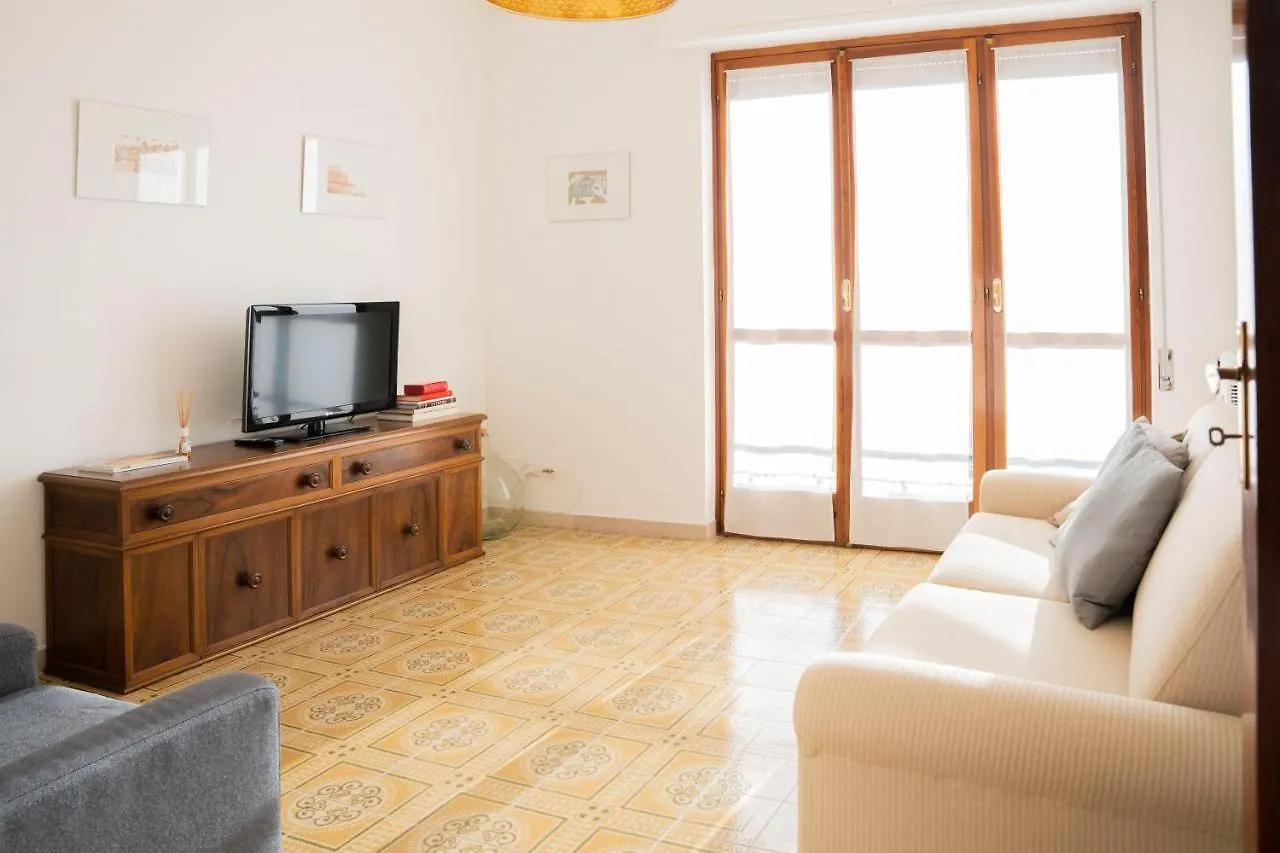 Casa Panorama: Seaview Retreat near Chiavari Center with Free Parking Apartment